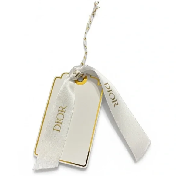 Dior Beauty Pink Bundle: Mini Perfume, Pouch & Extras - Picture 6 of 7